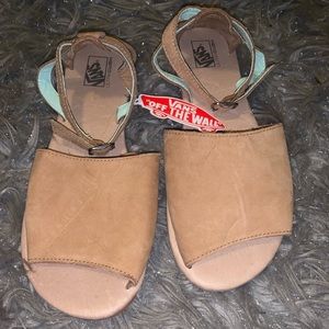 NEW Vans Ankle Hi Tan Sandals Womens Size 7